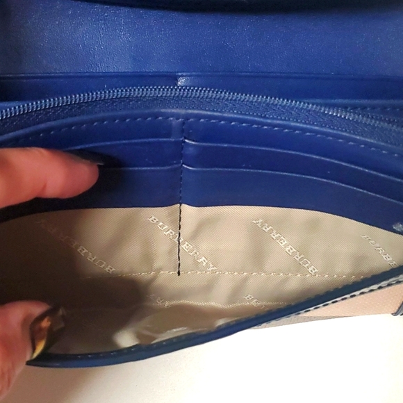 Burberry navy patten leather and canvas signature wallet. - Picture 8 of 13